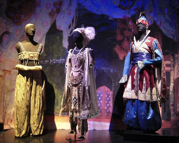 Baksts kostymer för Schéhérazade: Den gyllene slaven, Zobeide och Kung Shariar. Fotograf Nikolai Alsterdal