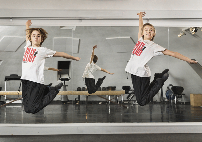 Billy Elliotskolan i Köpenhamn med Magnus Borchert och Nicolas Markovic. Foto Miklos Szabo