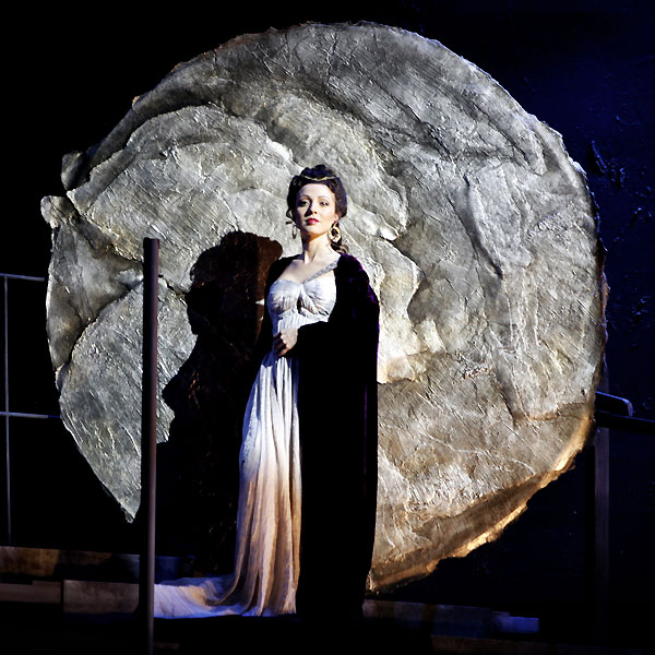 Clara Mouriz som Askungen. Fotograf Malin Arnesson