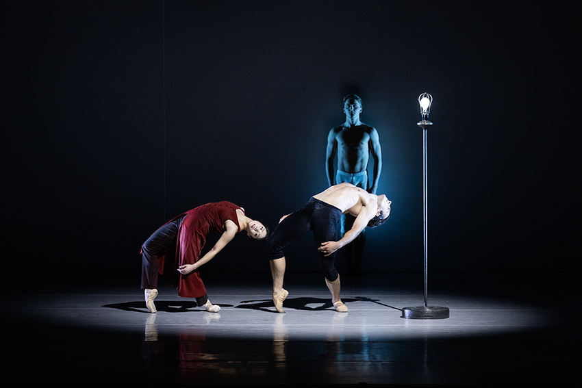 Utdrag ur "Ghost Light"Madoka Sugai – Nicolas GläsmannCorps de Ballet