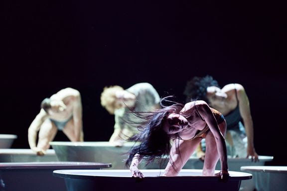 Bathtub Ballet, Kungliga Baletten 2024. Koreografi Emma Portner. Foto Kungliga Operan Nils Emil Nylander Nylander