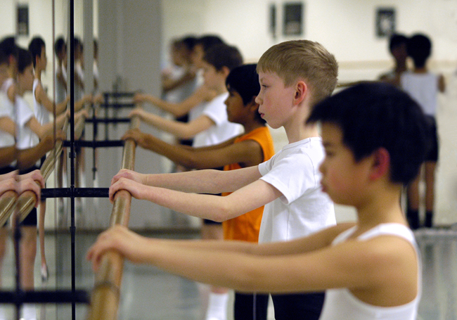 Elever vid balettskolan 2007. Foto Jörg Wiesner