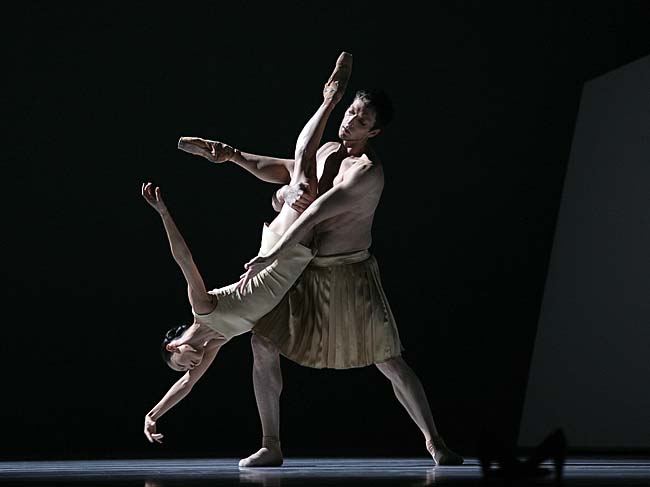 Yumika Takeshima and Raphaël Coumes-Marguet in The World According To Us, Dresden 2009. Photo Costin Radu