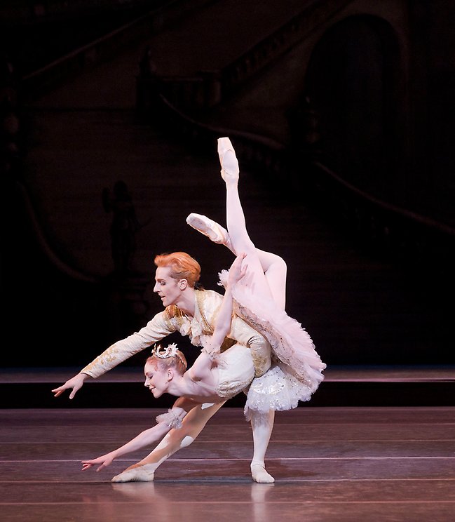 Sarah Lamb and Steven McRae in Sleeping Beauty, act III. Photo ROH Johan Persson