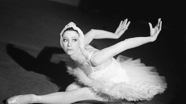 Den döende svanen dansade Plisetskaja över hela världen – även i Sverige i samband med Dansmuseets invigning i Wenner-Grenvillan i Stockholm.