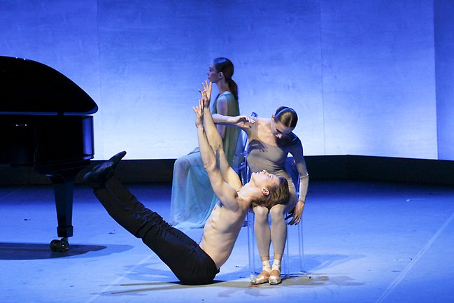 Ur Um Mitternacht som ingick i programmet Baletter för klavér och röst. Foto Holger Badekow (större bild, klicka)
